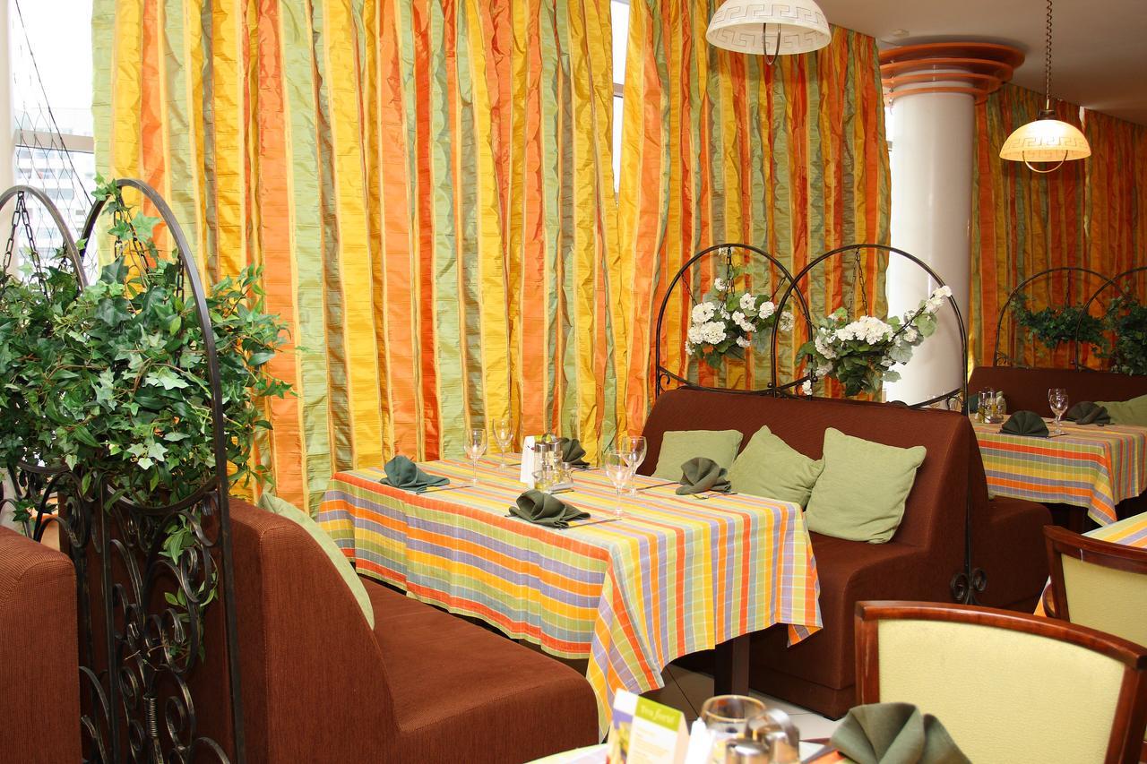 Slavinasport Hotel Zhlobin Exteriör bild